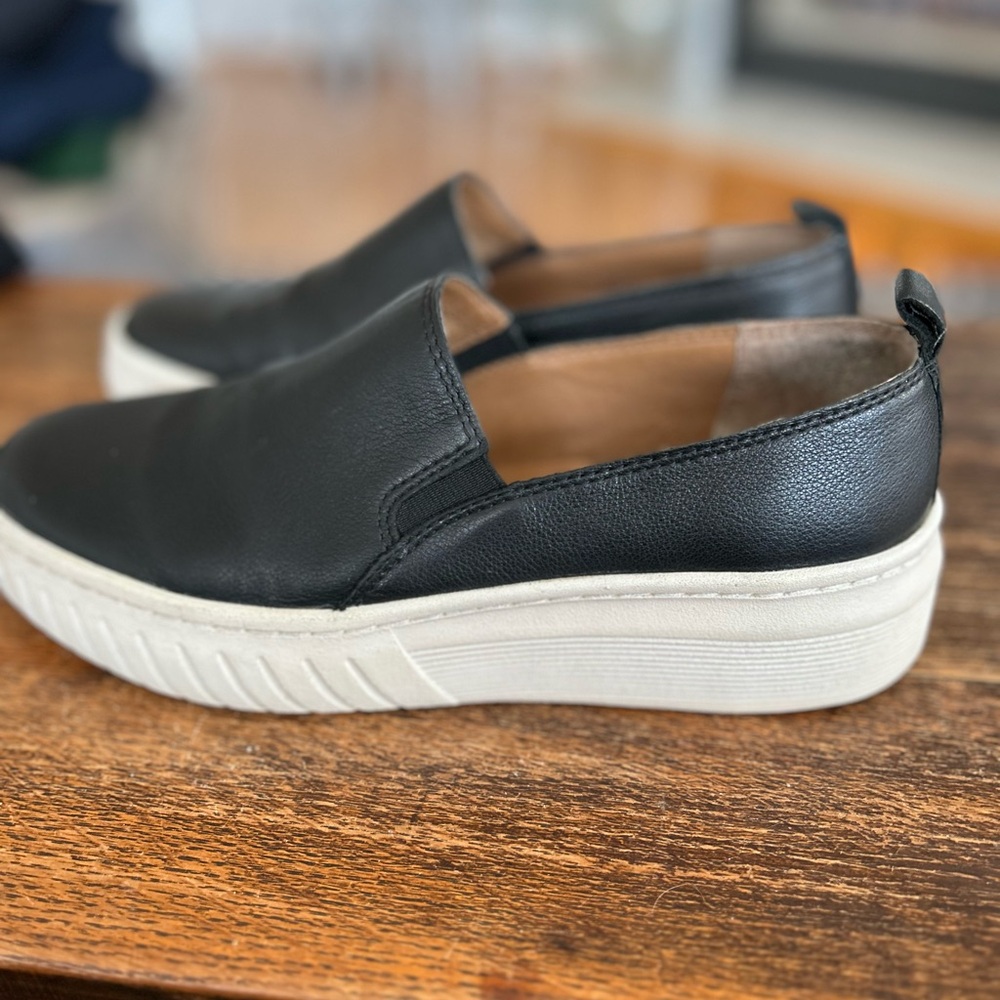 Sofft Black Leather Slip-On 8.5